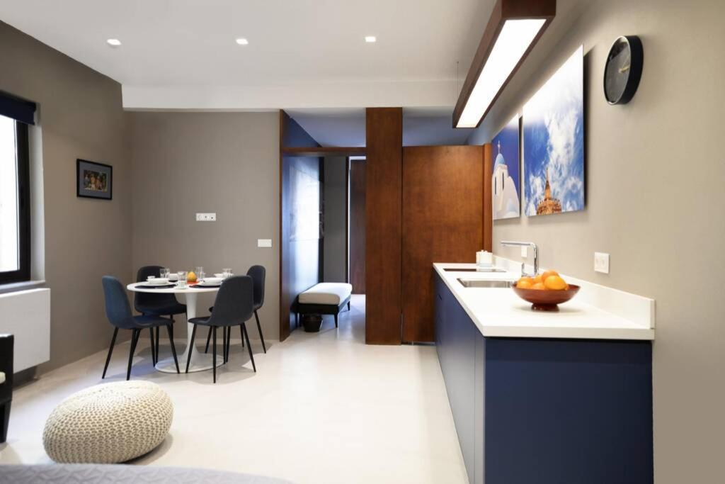 Stylish Decorated Apartment In Kolonaki Афины Экстерьер фото